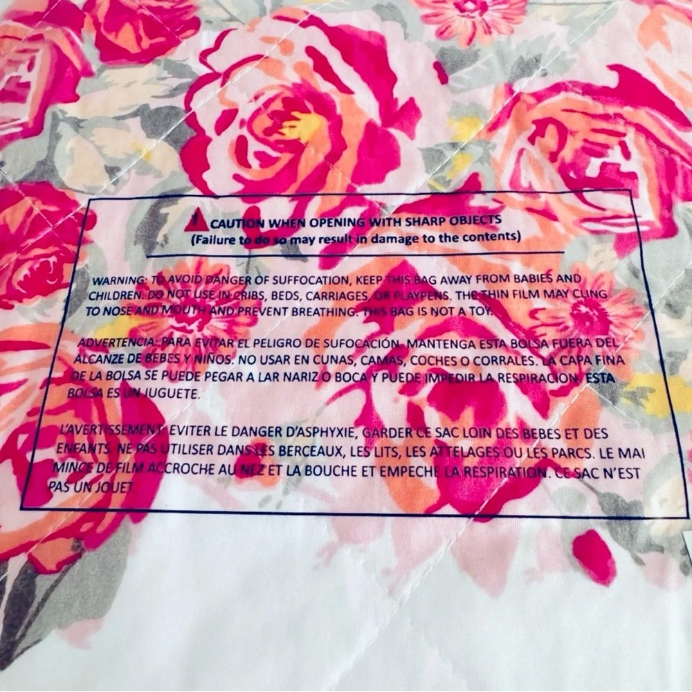 NWT Set Betsey Johnson Pink and White quilt set.Quilt and 2 shams.